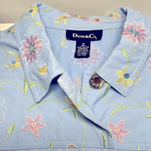 Denim & Co Baby Blue Denim Embroidered Floral Jacket 1X - Picture 3 of 5